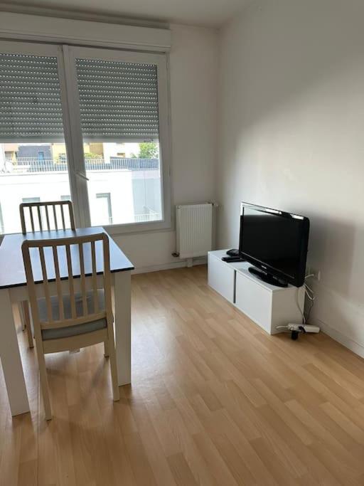 Grand Studio De 37M Carres - Rer Laplace Et Maison Des Examens A 5 Minutes A Pied Arcueil Exterior photo